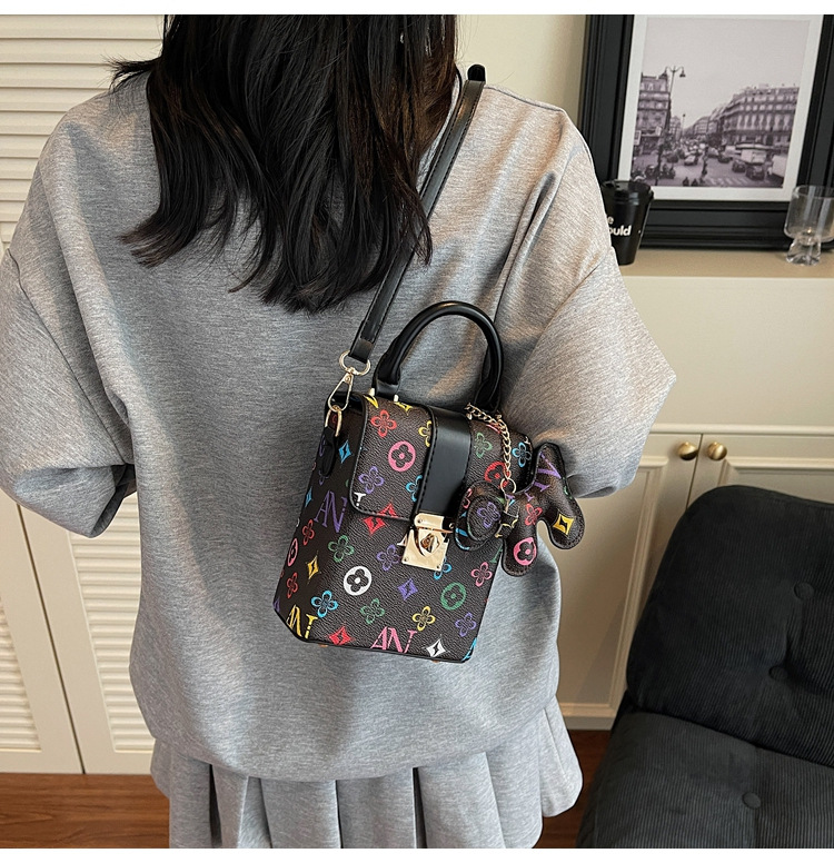 A new Korean-style versatile and simple single-shoulder crossbody bag for women in the summer of 2025, featuring a Korean-style mobile phone bag undefined