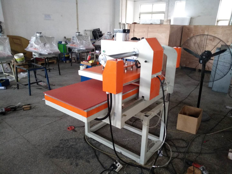 Máquina peladora de escritorio de calefacción inferior Máquina de transferencia de calor Máquina peladora de película de fusión en caliente Máquina de perforación en caliente Máquina de transferencia de bordado 60*80