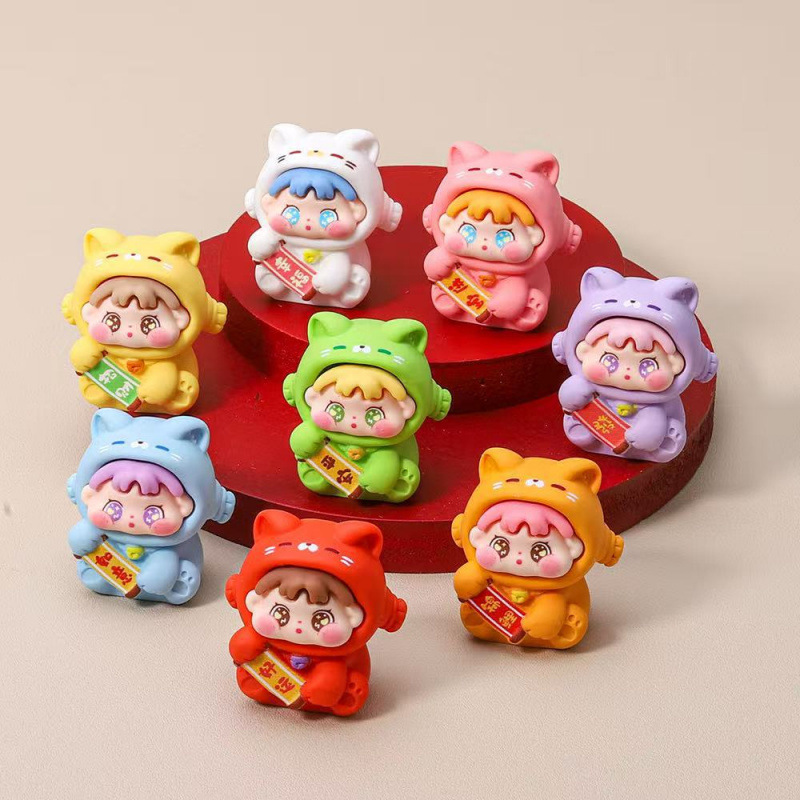 新款实色招财猫QOO女孩 树脂小摆件饰品配件挂件萌粒盲盒批发卡通