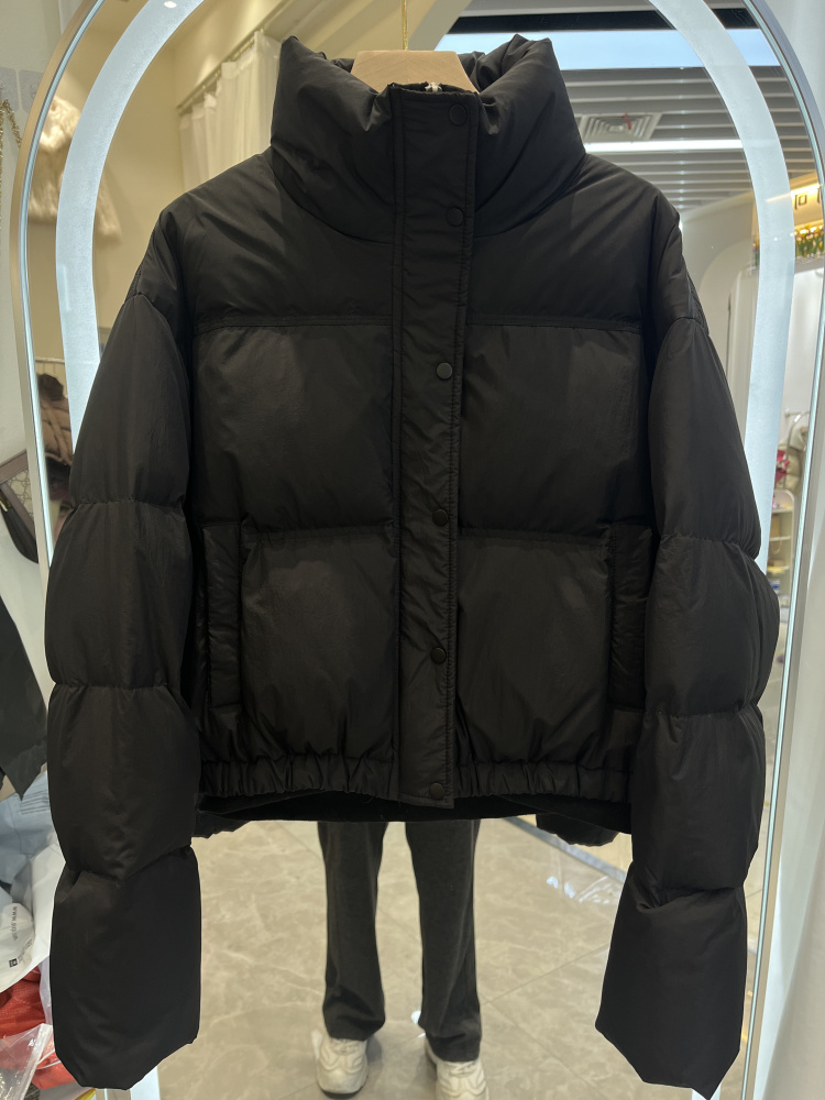 Chaqueta corta de plumón para mujer, nueva colección invierno 2025, cuello alto, corte holgado, abrigo acolchado grueso para tallas pequeñas.