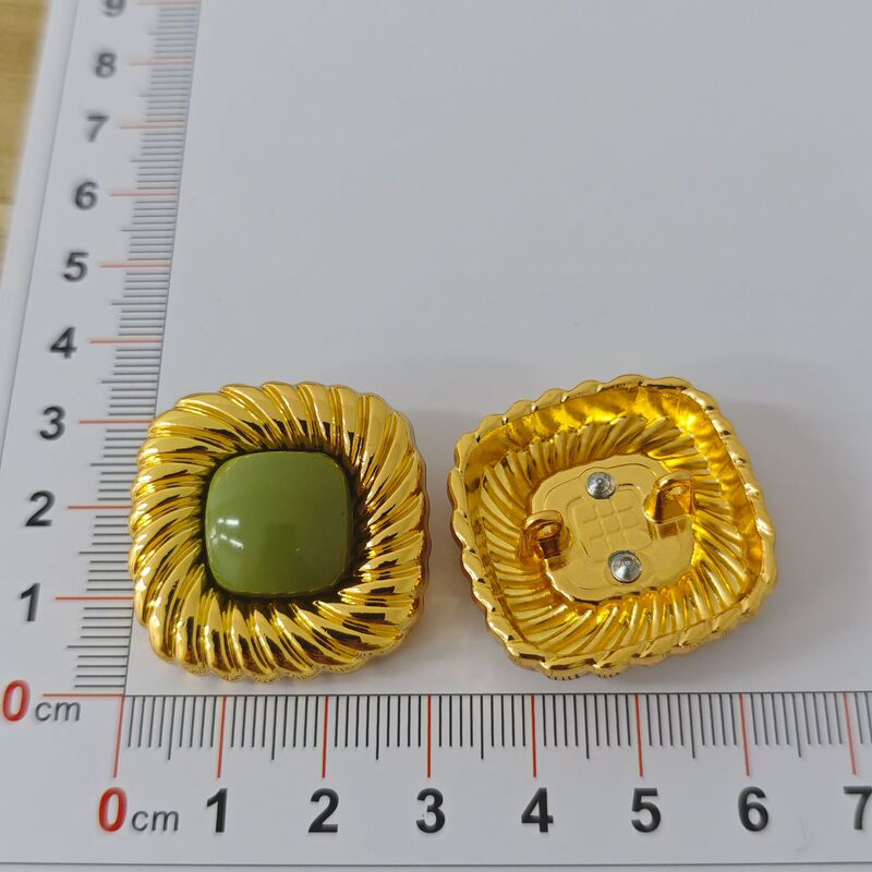ヴィンテージニッチローズレッドスクエアイヤリングクラシックブラックゴールド DIY ジュエリーヨーロッパとアメリカのジュエリー衣類トップアクセサリー|undefined
