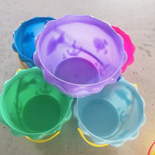 Children's Beach Bucket Plastic Bucket Small Bucket Playing in the Sand and Water Fishing Lace Bucket Beach Shovel Summer Interactive Toy