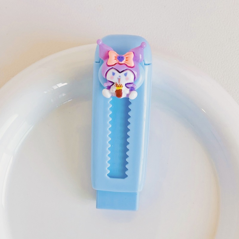 押し引き消しゴム小学生専用の絵の具を拭きます。|undefined