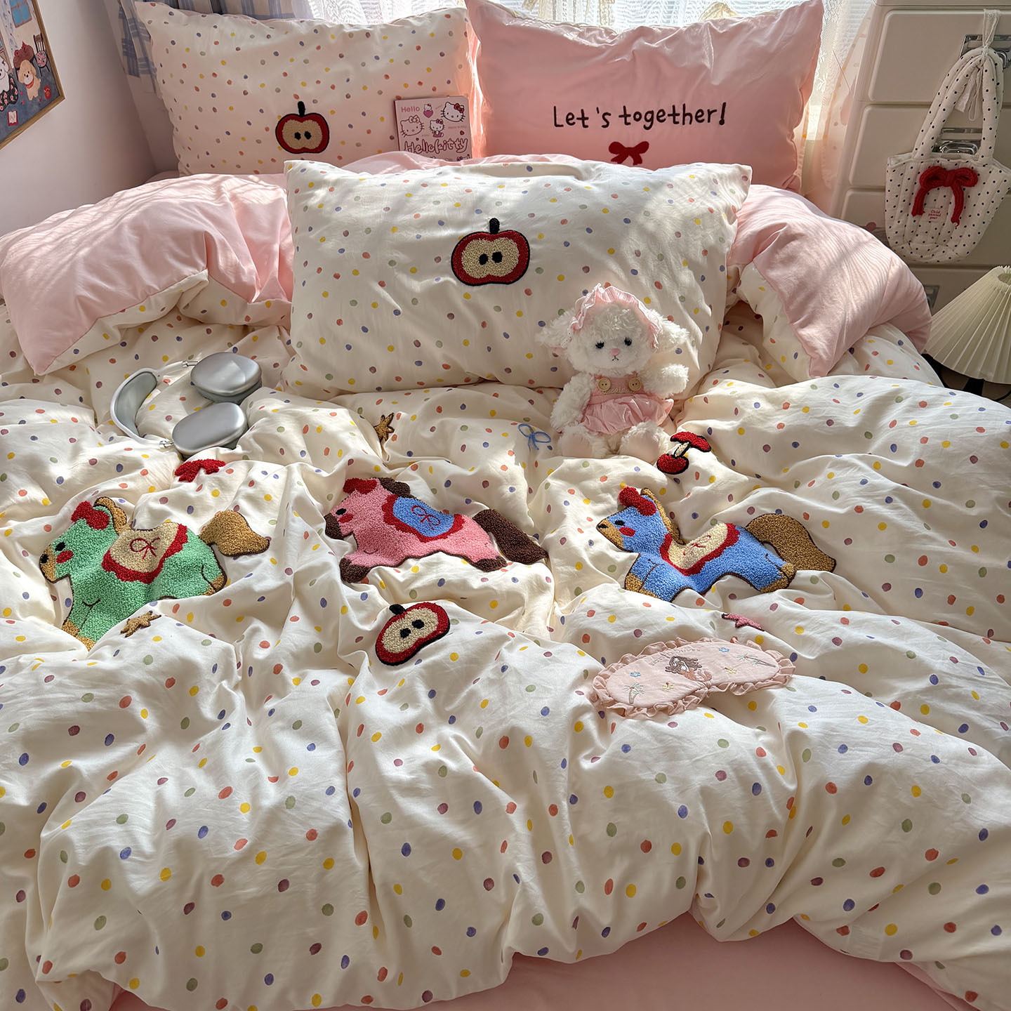 Madre y bebé clase A toallas bordadas cuatro piezas de algodón puro desnudo dormir sábanas de dibujos animados cubierta de cama de dormitorio de algodón conjunto de tres piezas