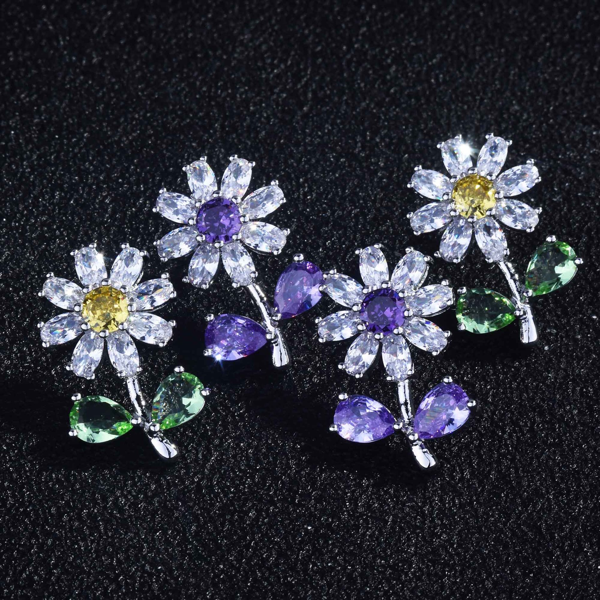 Super Flash High Carbon Diamond Small Daisy Small Flower Earrings Chrysanthemum Earrings display picture 9