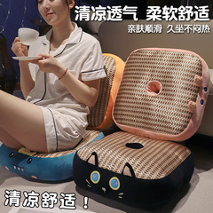 夏の涼しい席と厚い座布団事務室は長く座っています。