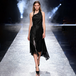 ���G�߼���ֱ��ѩ��б��첱ȹ2026�ļ��¿�Ů�b���ٿ��b��B��ȹ