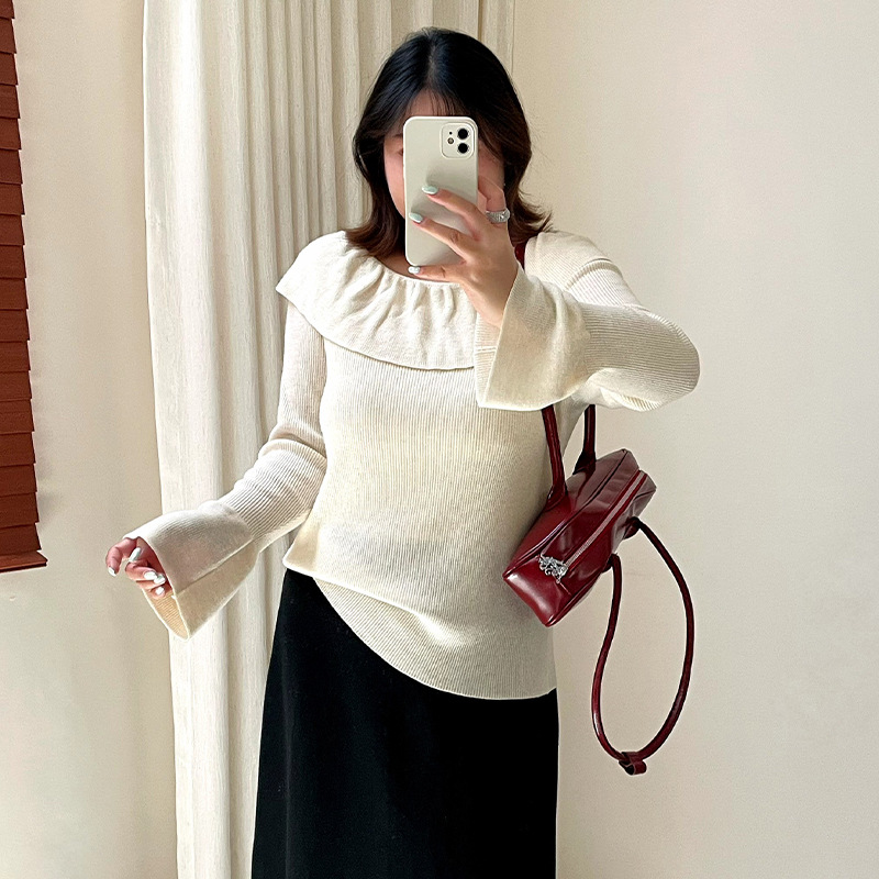 Plus-size women's knitted top with a lapel collar, ruffled trim, and flared sleeves, 2026 winter one-shoulder design, slimming and elegant inner layer, 25293