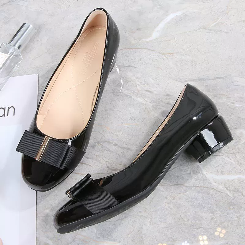 Туфли для мамы, мягкая кожа, мягкая подошва, свадебные красные туфли на среднем каблуке среднего возраста, женские туфли на высоком каблуке на толстом каблуке, весенне-осенние модели 2025 года.