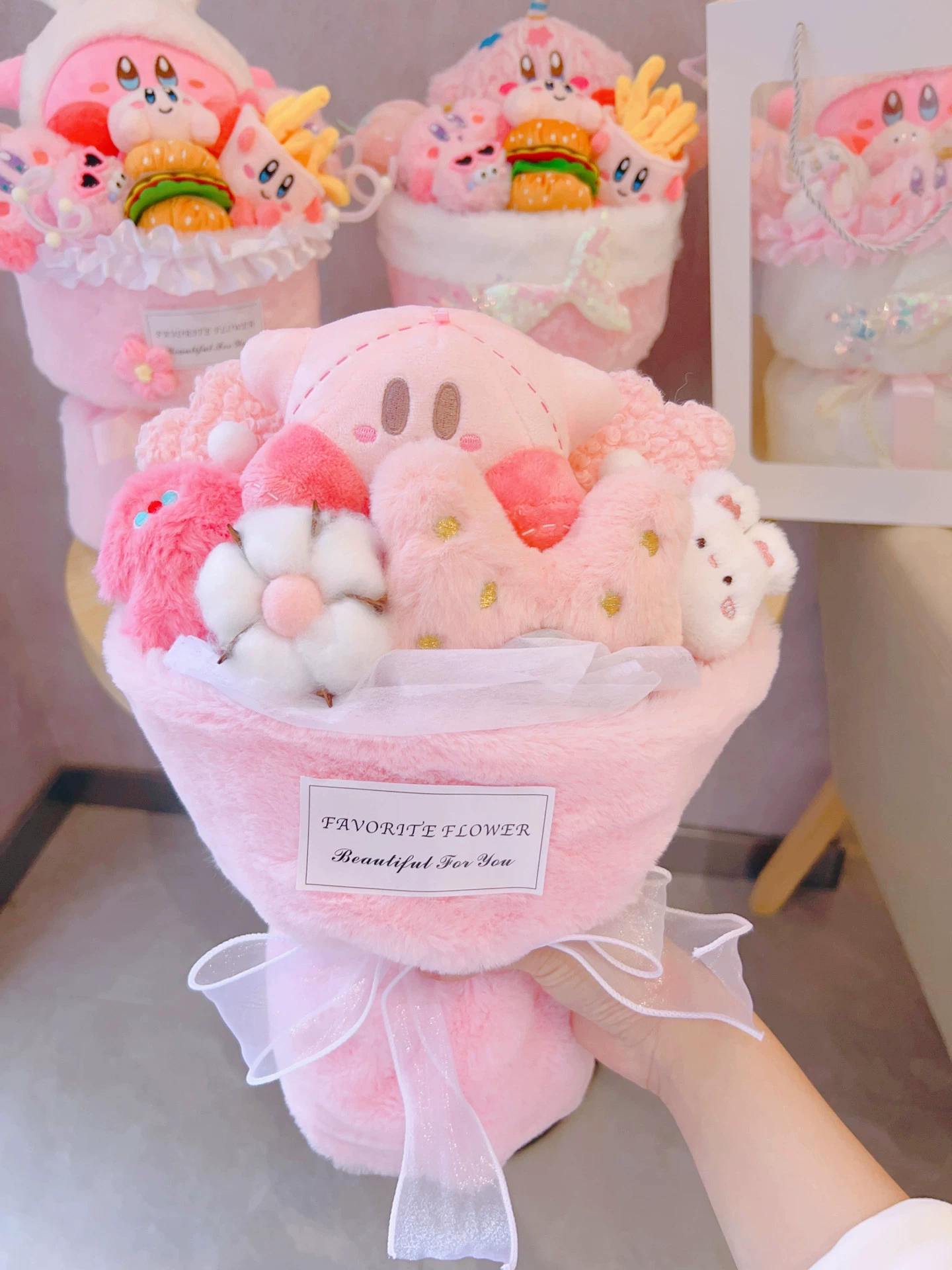 Плюшевый букет (Sanrio) клубничный плюшевый набор, 30–33 см — подарок на День святого Валентина и день рождения
