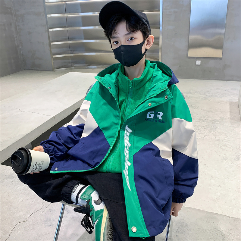 儿童冲锋衣新款男生港风撞色印花时髦上衣外套可拆卸三合一中大童