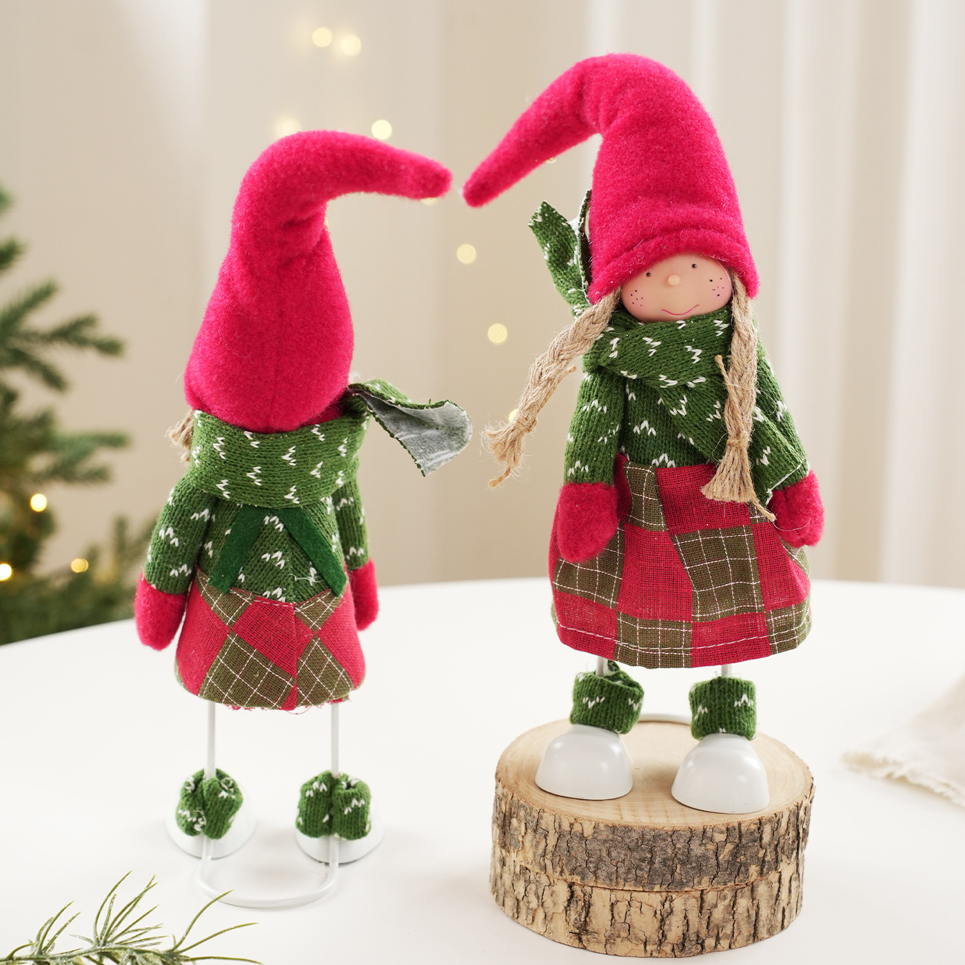 Tejora de la niña adornos de pie rojo verde creativo bufandas enanos muñecas de hierro forjado muñecas de decoración de escritorio