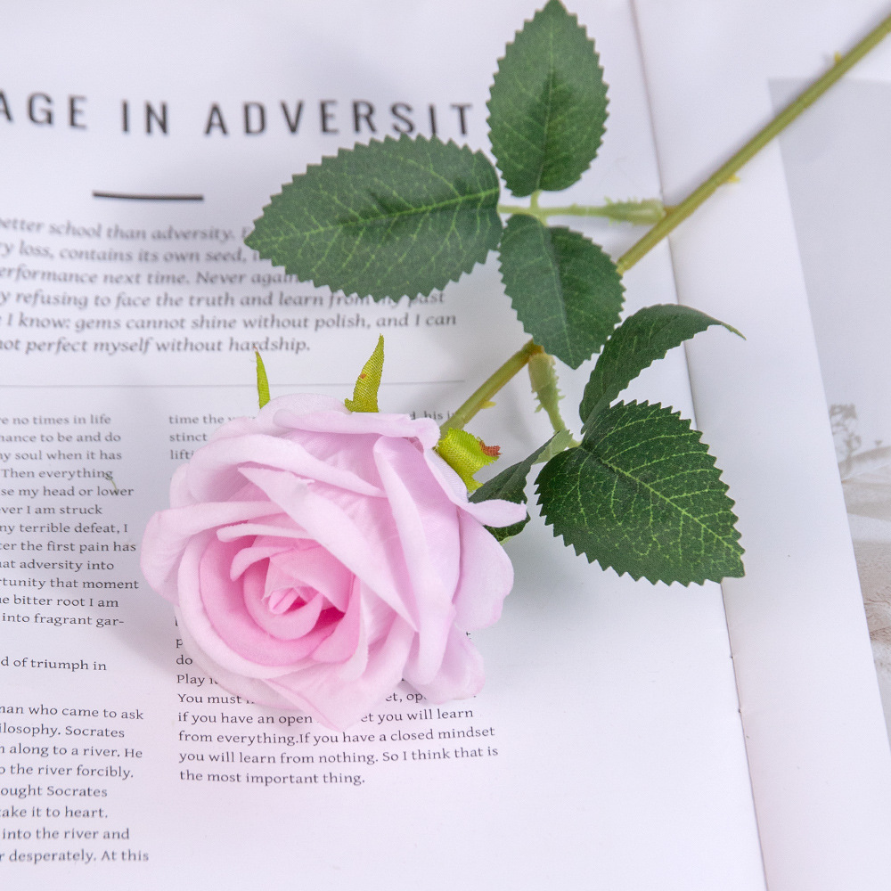 Simulación de flores de rosa de mano única tela de terciopelo cascada pared de flores decoración de boda flores falsas al por mayor