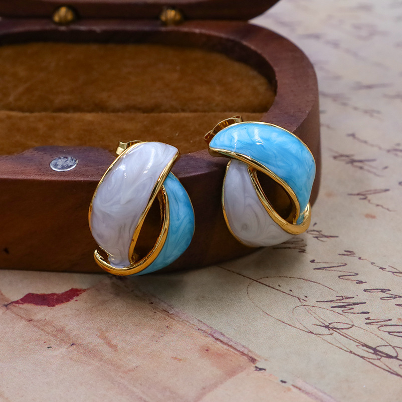 Elegant universal earrings