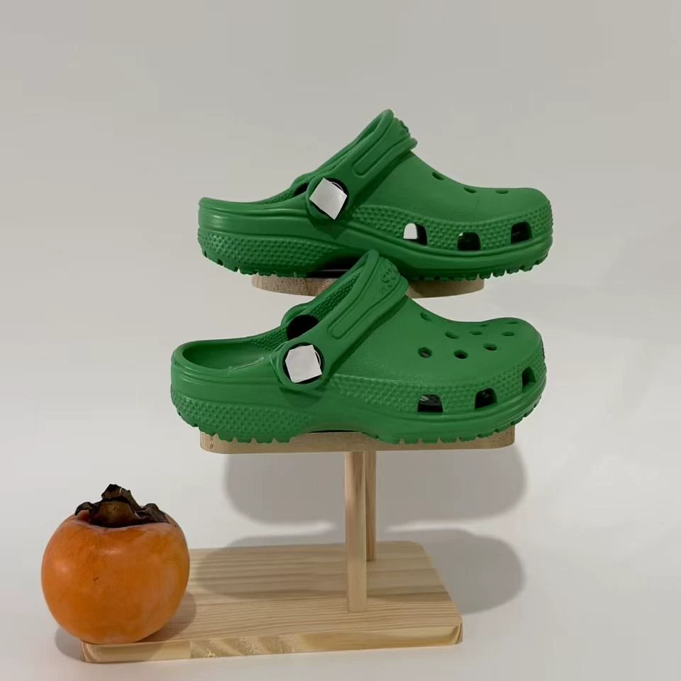 Классические детские Crocs для больших детей, мальчиков и девочек, детские пляжные сандалии и тапочки на мягкой подошве с мягкой подошвой.