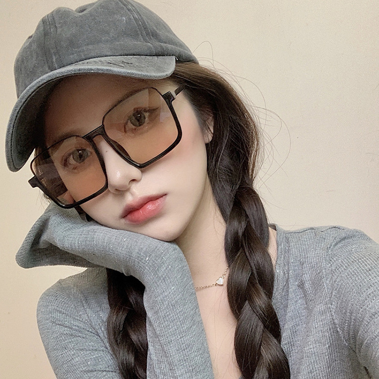 Anti-Blue Light and Anti-Sight Internet Celebrity Retro Oversized Frame Black Frame Glasses for Women with Round Faces and Half-Rim Glasses Frames Flat Glasses