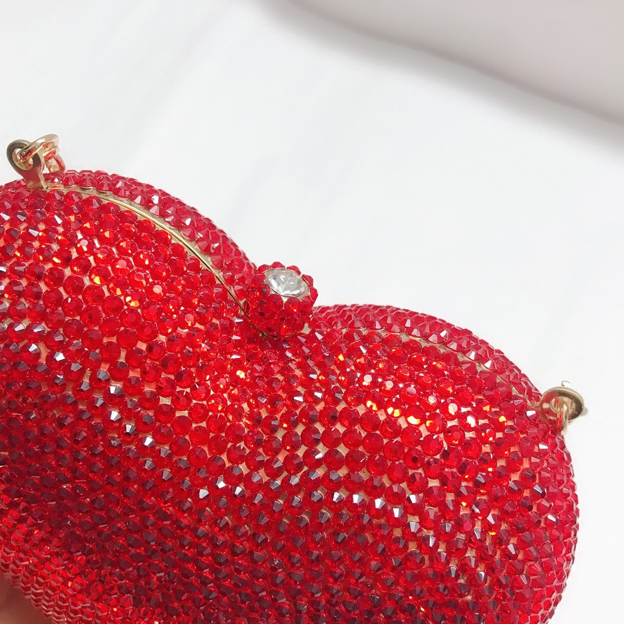 * corazón rojo de diamante en forma de paquete de cena lleno de diamantes bolsas de mano de amor bolsas de caja dura bolsas de vestido de banquete bolsas de mujer