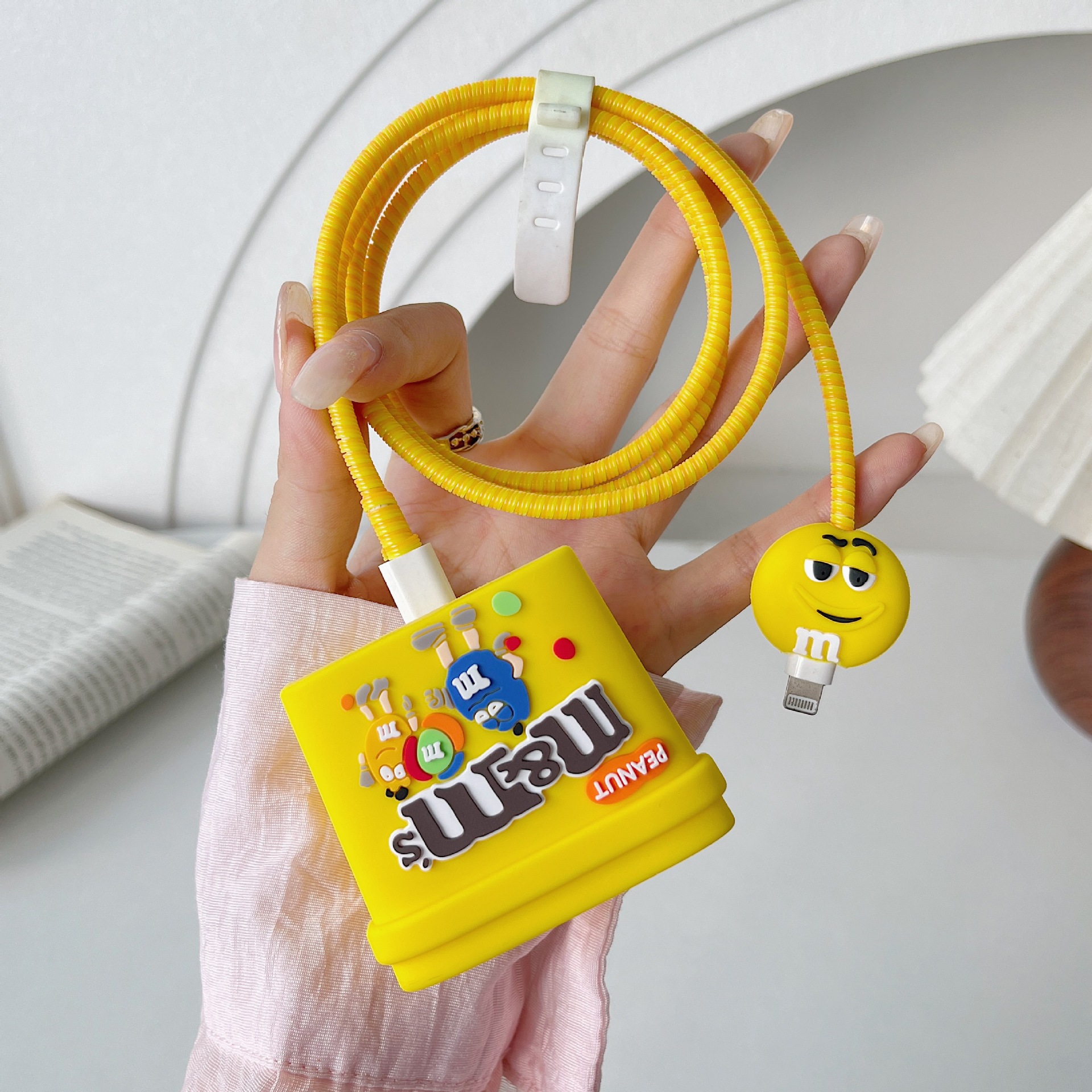 2024 nueva cubierta protectora de cabezal de carga rápida estándar británico de dibujos animados de 20W para cargador de Apple 20WPD plegable de tres enchufes