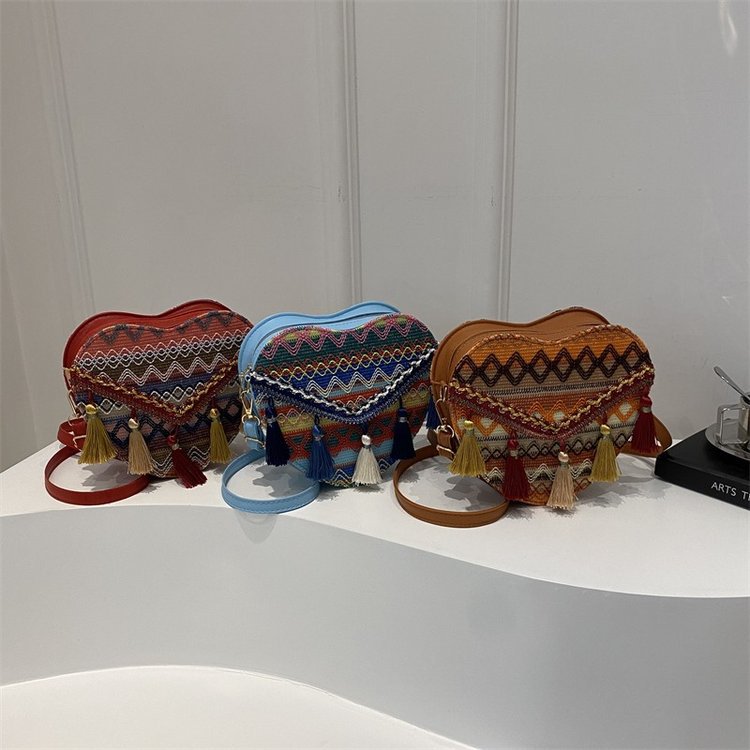 Mayorista bolsos de estilo nacional de mujer 2024 moda nueva mochila en forma de corazón bolsos de hombro bohemios transfronterizos