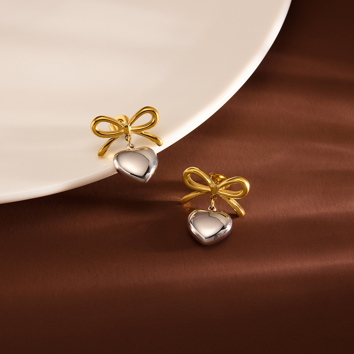 Europa y los Estados Unidos INS 18k oro acero inoxidable titanio acero francés nudo de cinta arco en forma de corazón pendientes de amor pendientes