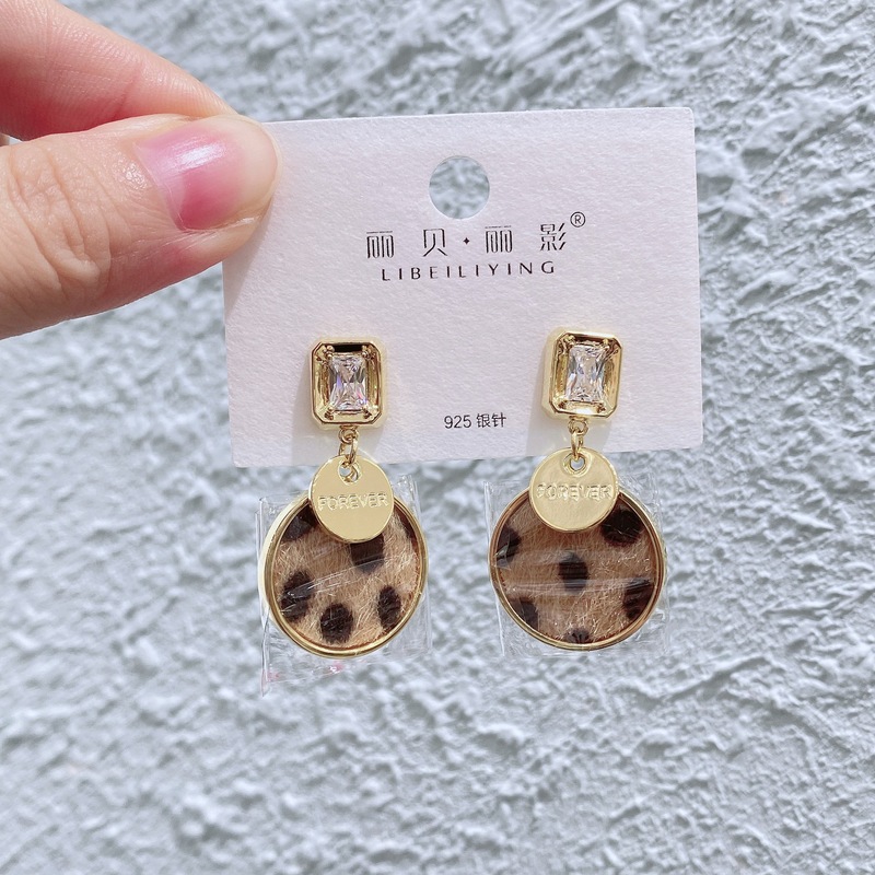 丽银/丽贝丽影早秋新款豹纹马毛系列棕色耳环几何造型925银针耳饰|undefined