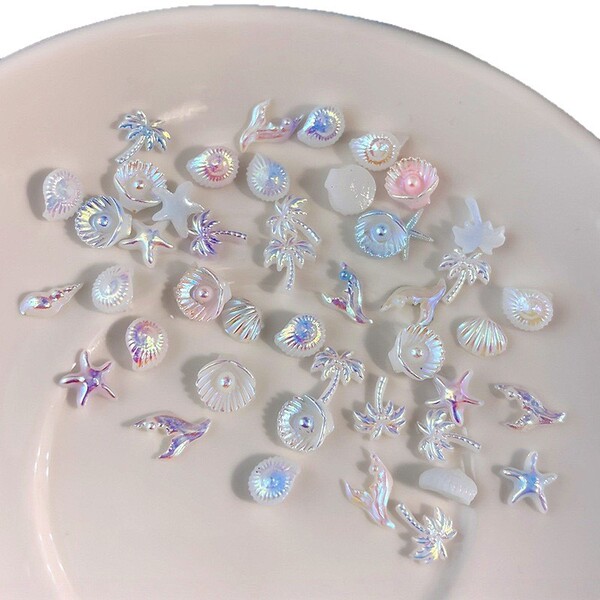 Realistic marine nail decoration