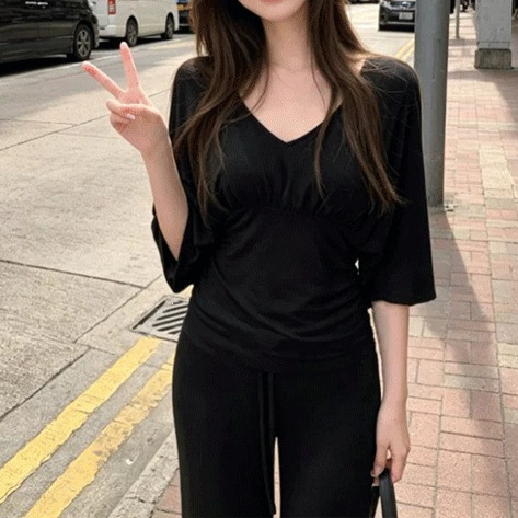 Wholesale summer 40-count rayon 200g pleated straight-shoulder V-neck batwing sleeve short-sleeve T-shirt for women, waist-cinching slimming top Wholesale summer 40-count rayon 200g pleated straight-shoulder V-neck batwing sleeve short-sleeve T-shirt for women, waist-cinching slimming top