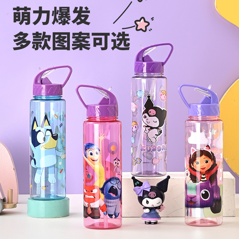 Gran por mayor PP + PET taza de agua deportiva de dibujos animados para niños taza de paja de agua potable taza de agua deportiva de gran capacidad taza de mano conveniente