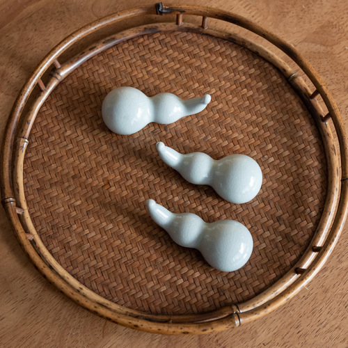 Tianqing Ru Kiln tea pillow, split Ru porcelain gourd ornaments, Kung Fu tea set accessories, tea ceremony accessories