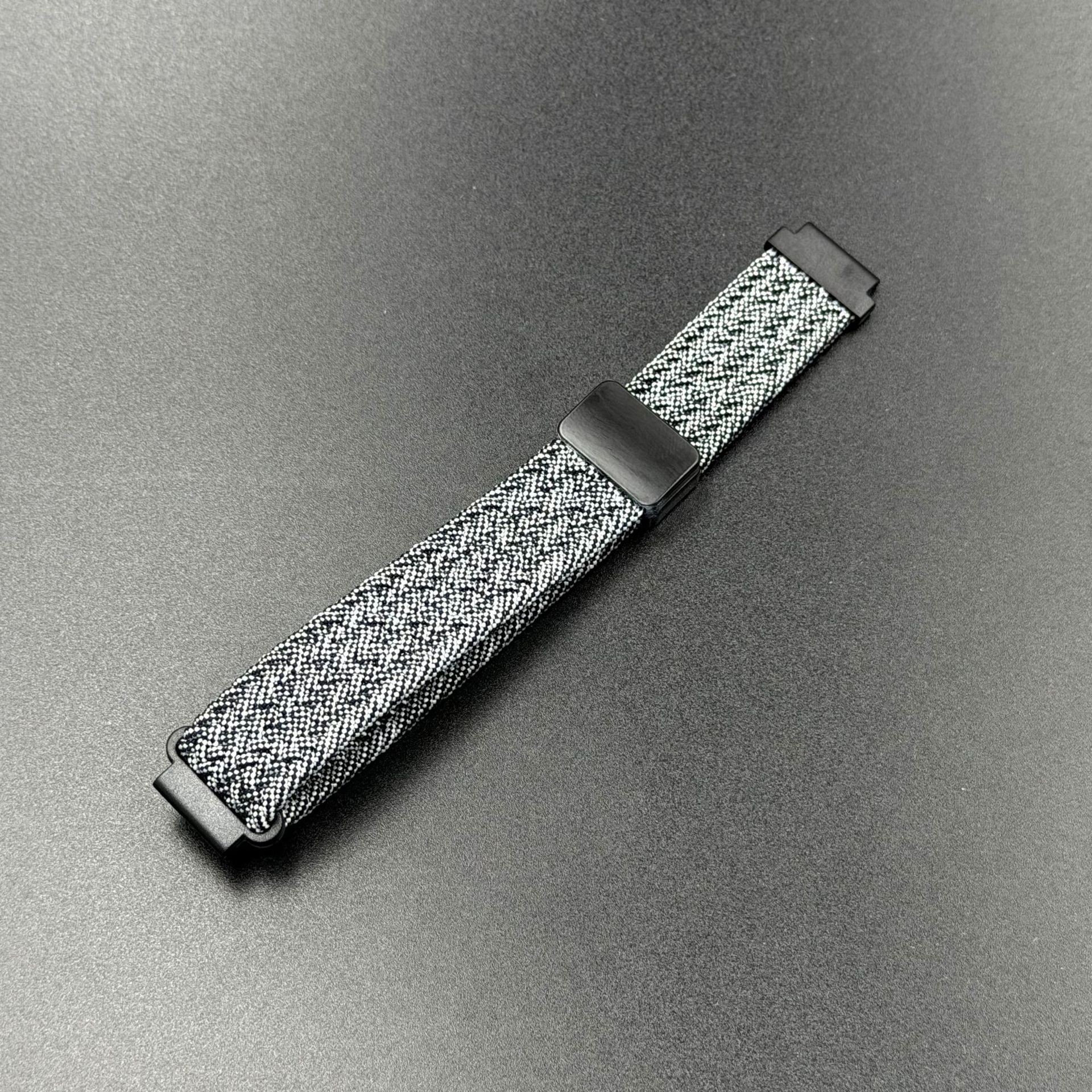 14.White between gray