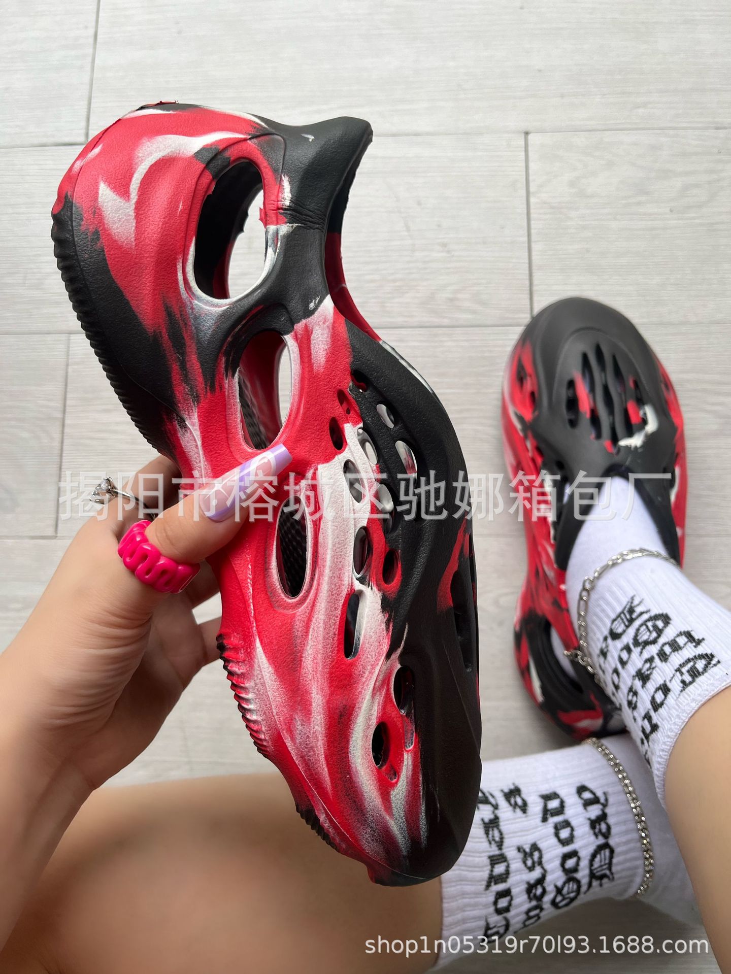 Zapatos de mujer de celebridades de internet de comercio exterior transfronterizo de estación independiente, zuecos para exteriores, zapatos de punta cerrada, sandalias de playa huecas, toboganes.