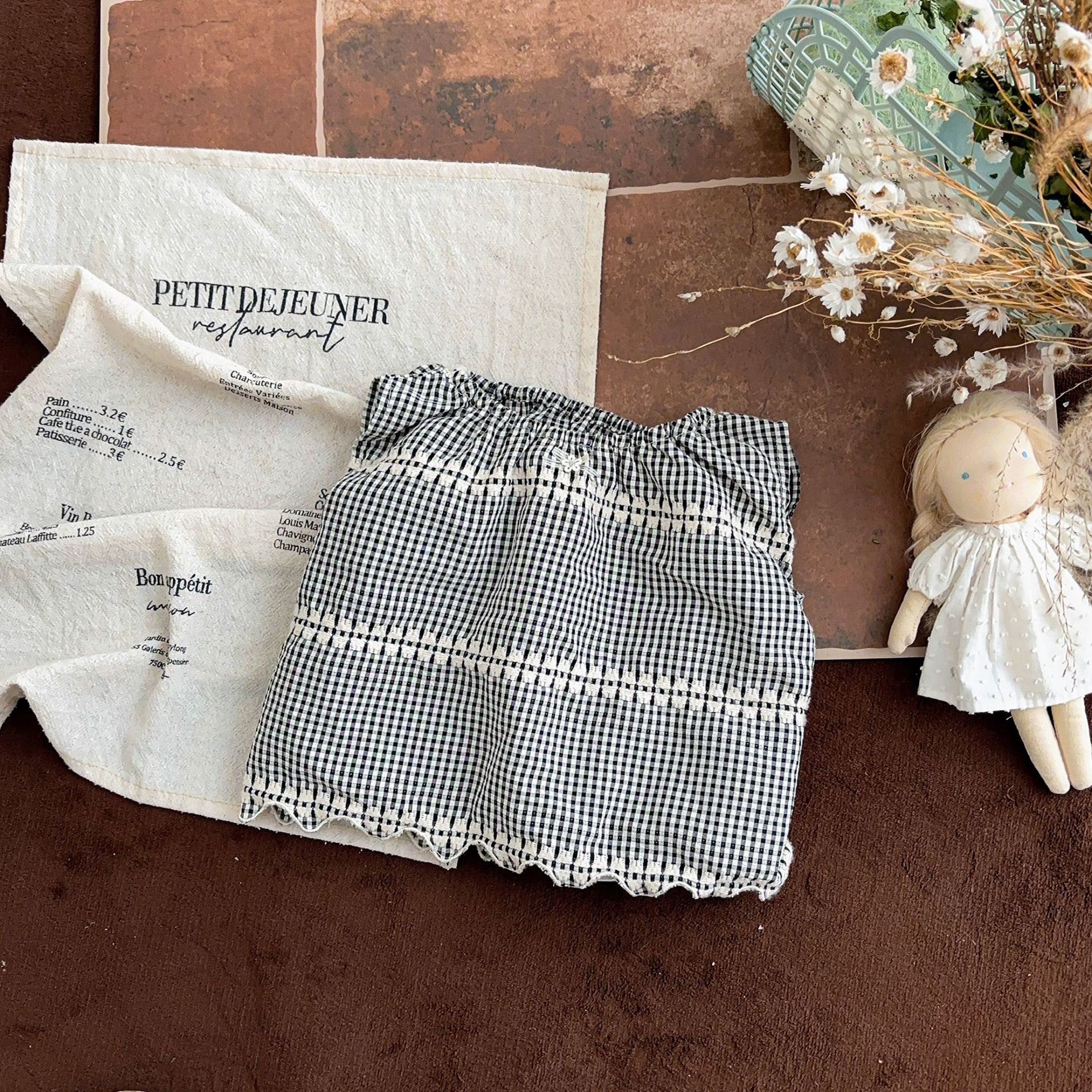 Traje pequeño de estilo occidental para bebés y niños coreanos 2025 verano nuevo estilo chaleco sin mangas a cuadros pantalones anchos de dos piezas