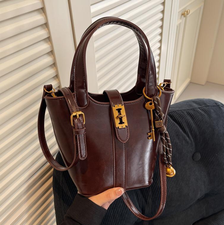 Moda retro bolso de cubo de mano para mujeres 2024 nuevo estilo coreano bolso de hombro casual de alta calidad humedad versátil bolso de mochila