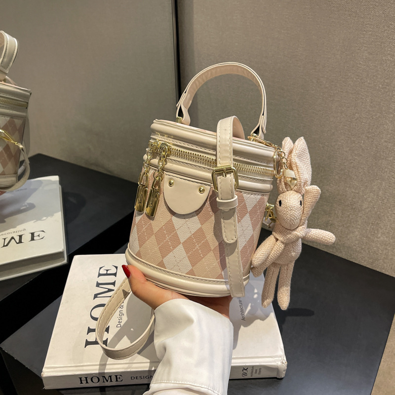 Белая подвеска