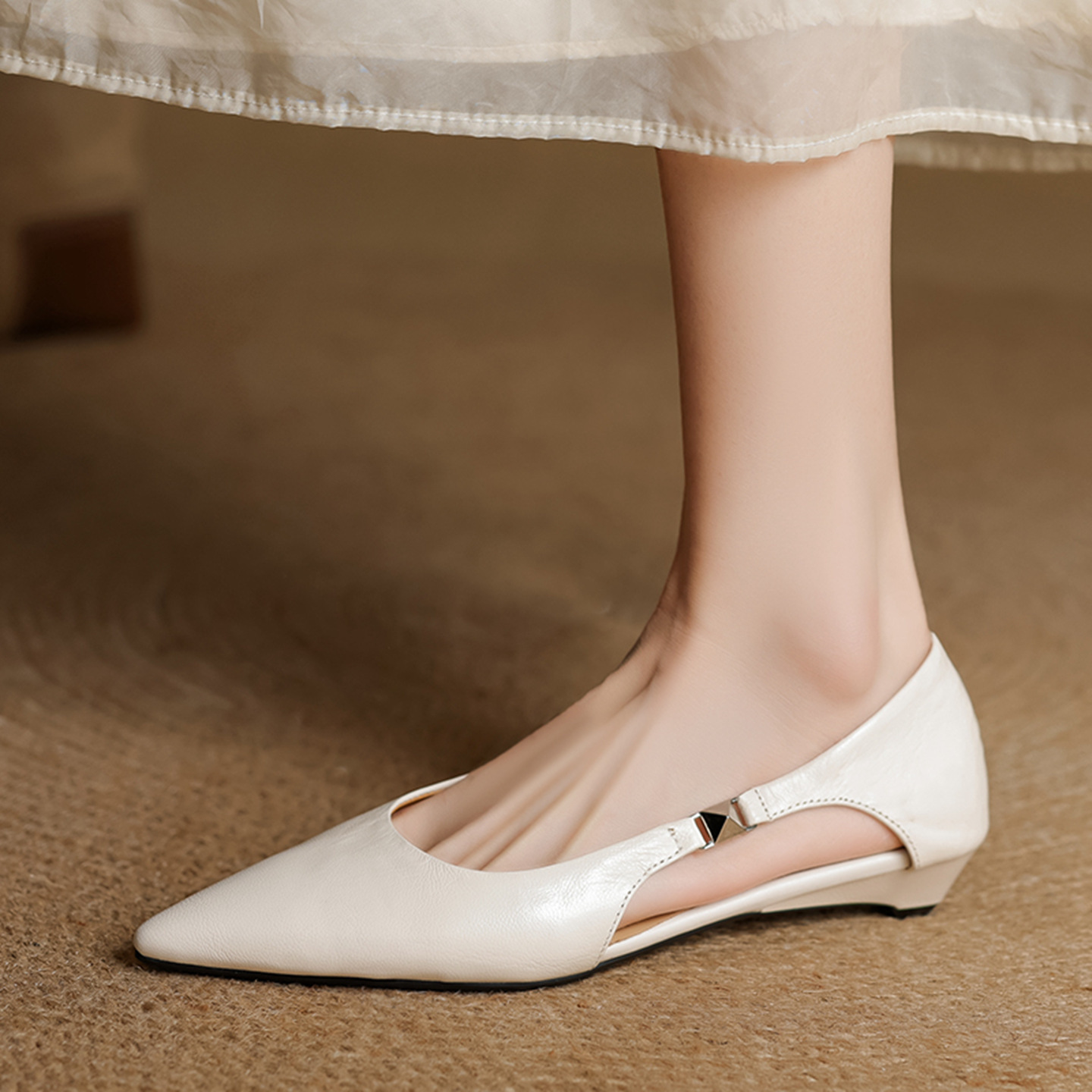 Sandal nữ da cừu mũi nhọn gót thấp hở mũi kiểu Hàn Quốc — đen