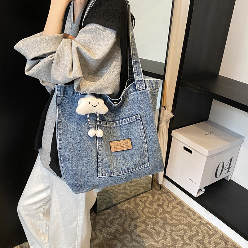 Bolsa de denim casual de gran capacidad para mujeres 2024 nueva bolsa de hombro de viaje, bolsa universitaria ligera y versátil