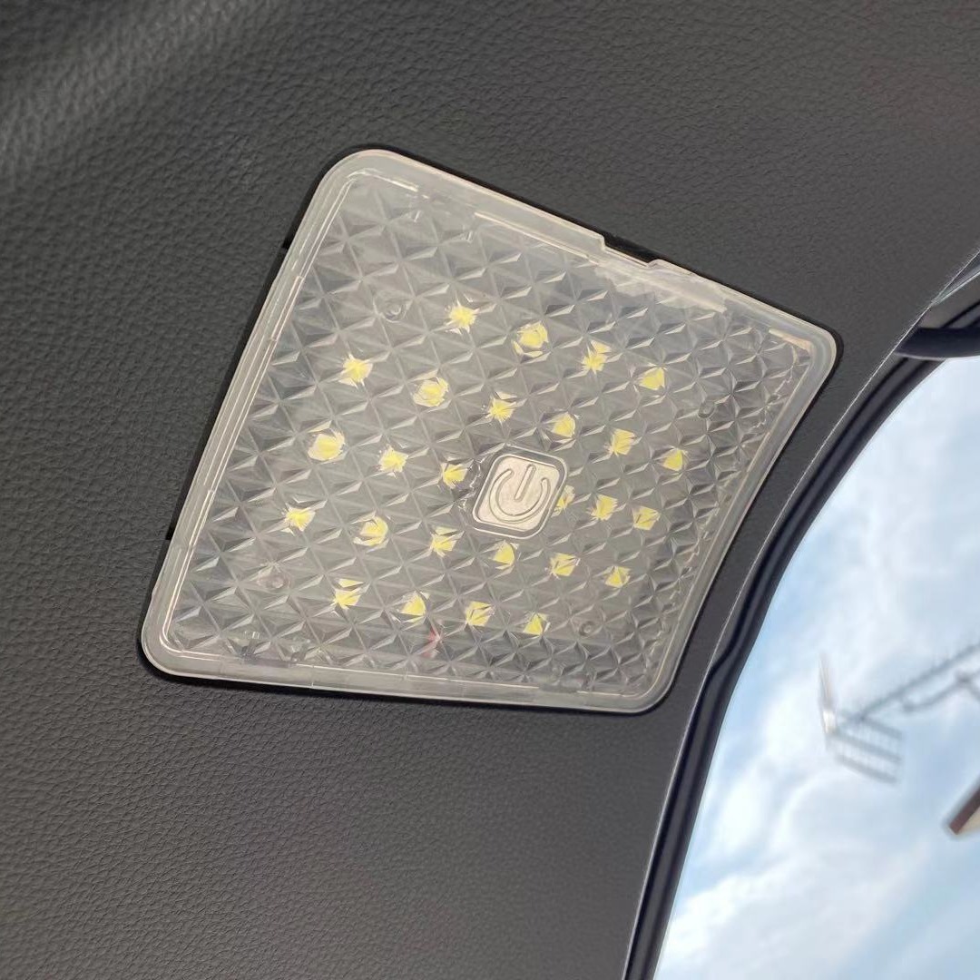 Aplicable a la nueva luz del maletero RAV4 19-20 luz adicional luz del portón trasero 2019-2020 RAV4 50 Series