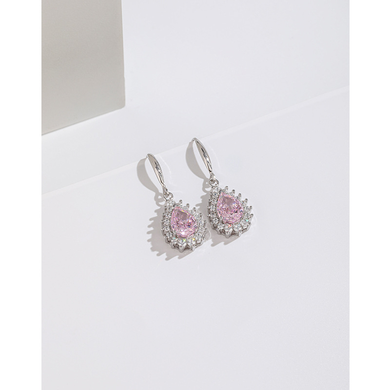 S925 plata esterlina Diamante de alto carbono diamante cuadrado aretes nicho femenino temperamento hielo flor Corte pendientes cuadrados exquisitos pendientes de alto grado