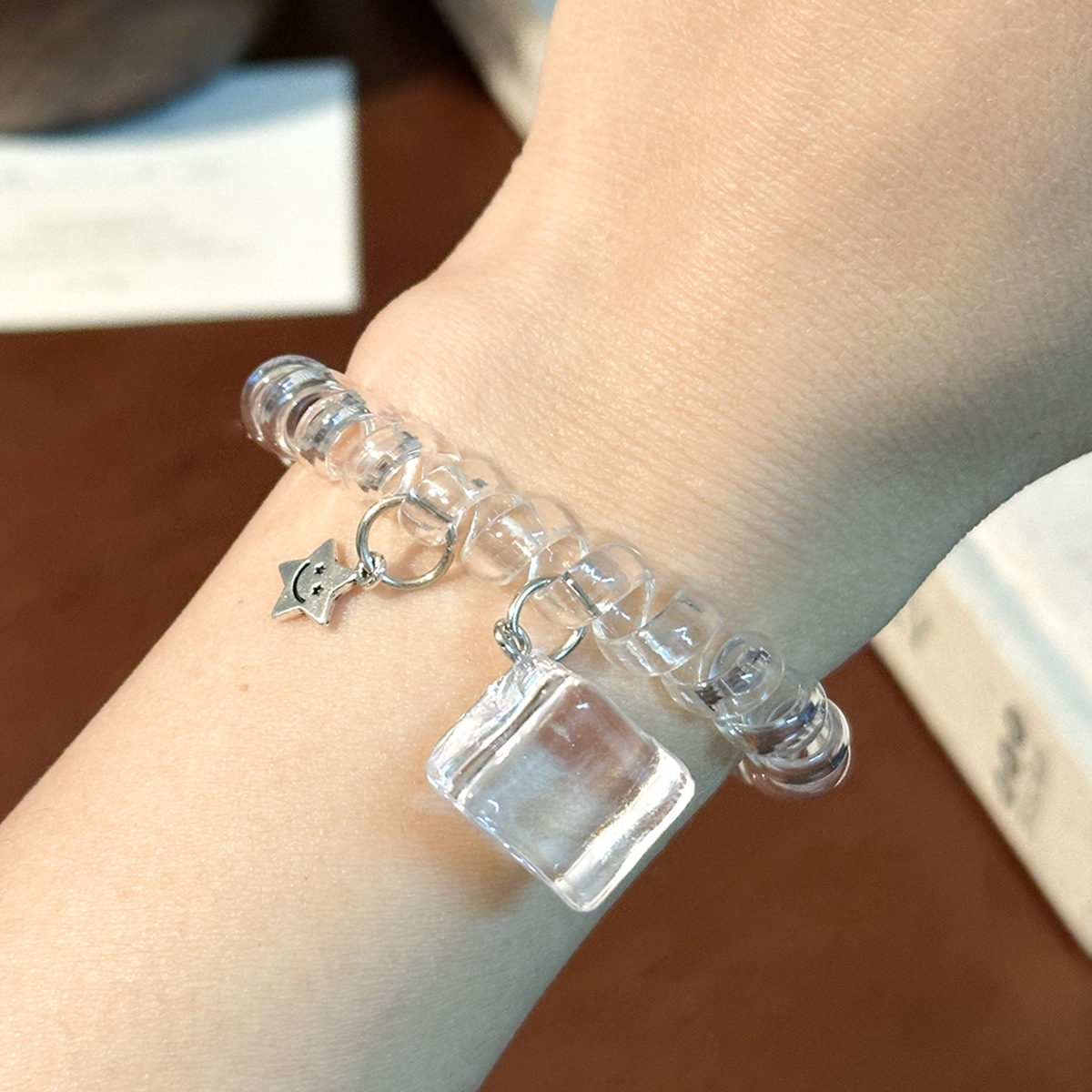 Línea de teléfono transparente y transparente dulce colgante kt lazo para el cabello simple y versátil lazo para el cabello duradero de alta elasticidad cuerda para el cabello image 4