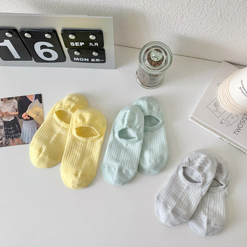 23 new spring and summer socks for women, cream-colored smiley face hot-printed boat socks, non-slip invisible boat socks, Korean style colorful socks