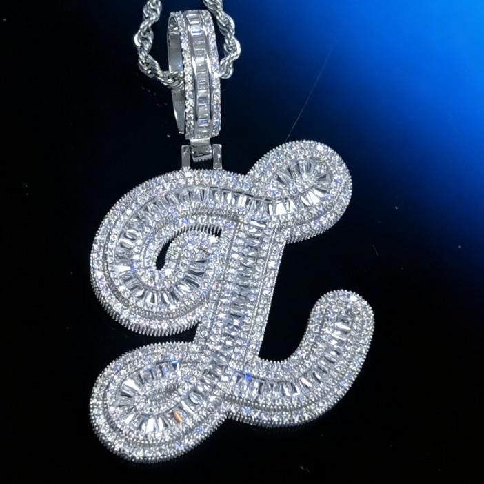 Hip hop europeo y americano hip hop nicho diseño collar de letras con diamantes ligero lujoso accesorios frescos personalizados colgante de empalme