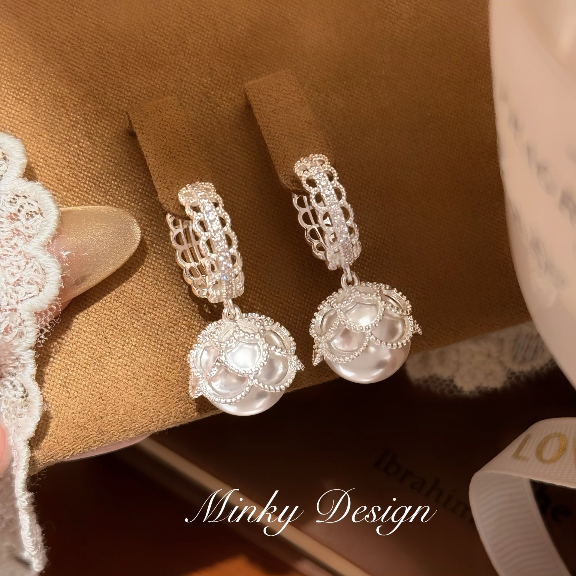 Retro fashionable elegant small earrings from pearl