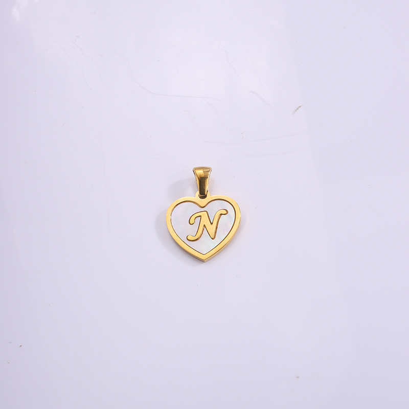 Nuevo colgante de corazón de melocotón de acero de titanio, accesorios de concha de letras inglesas, colgante pequeño, joyería de amor de bricolaje, collar a juego