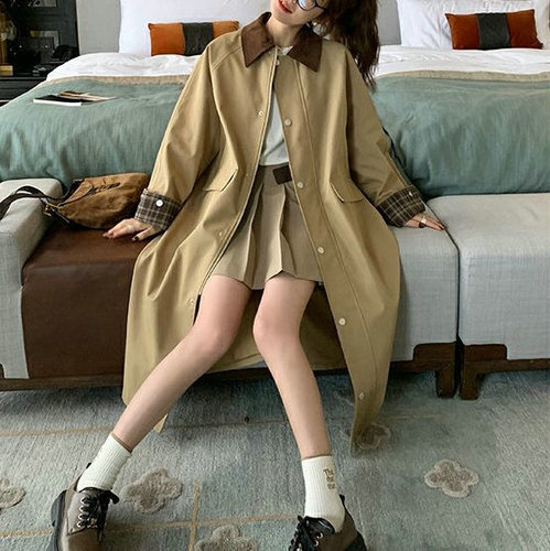 Hepburn-style trench coat, trendy this year for petite figures, British casual fashion, long coat