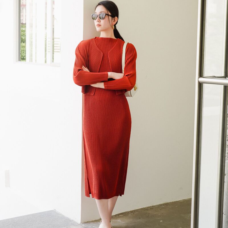 Counter quality 2024 early spring new Sanzhai pleated basic Chinese style cheongsam style dress two-piece set