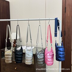跨境2025新款小方包羽绒水杯包休闲百搭运动包斜挎包女单肩手机包