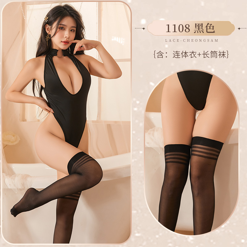 블랙 점프수트 + 스타킹