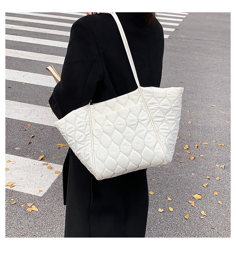 Large-capacity Bags 2021 New Bags Women Bags Autumn And Winter Fashion Commuter Bags display picture 2