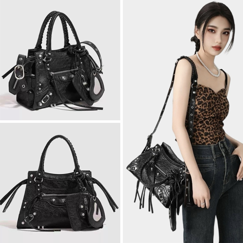 Trendy Niche Retro Studded Motorcycle Bag For Women 2025 New Sweet Cool Underarm Bag Large Capacity Handbag Shoulder Crossbody Bag