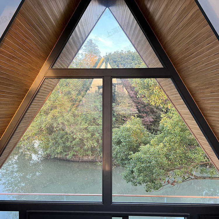 Celebridades de Internet Características B & B Madera anticorrosiva Triángulo Chalet Lugar escénico al aire libre Alojamiento salvaje Campings Casa pequeña móvil